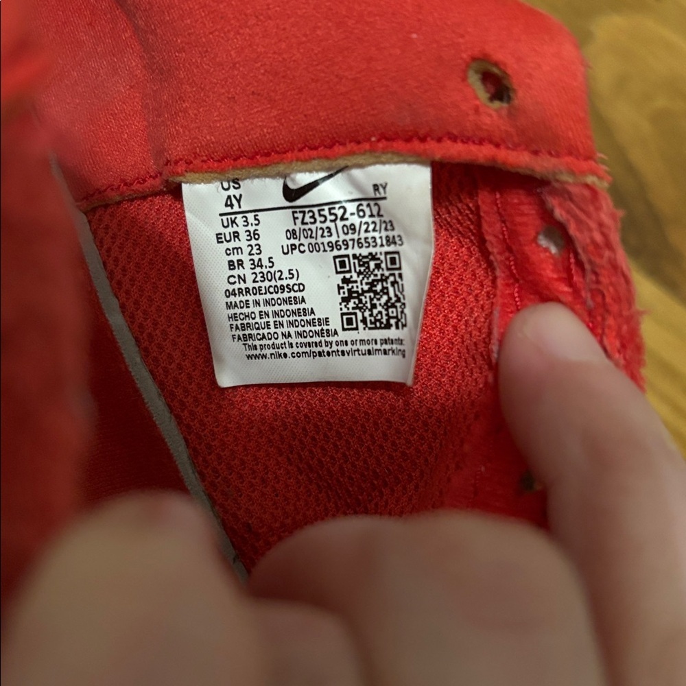 Nike Air Force 1 Low Valentine’s Day Fleece (2024) Sneakers Size 4Y w/o laces - Picture 6 of 6